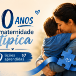 Mãe abraçando filho em ilustração delicada representando 10 anos de maternidade atípica após o diagnóstico de autismo.